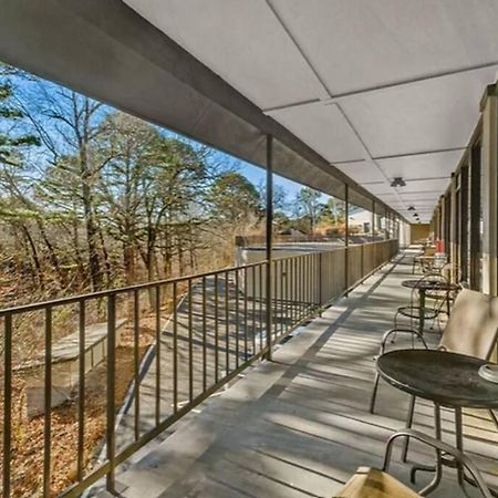 Stonegate Lodge King Bed Wifi 50 In Roku Tv Salt Water Pool Room # 101 Eureka Springs Bagian luar foto