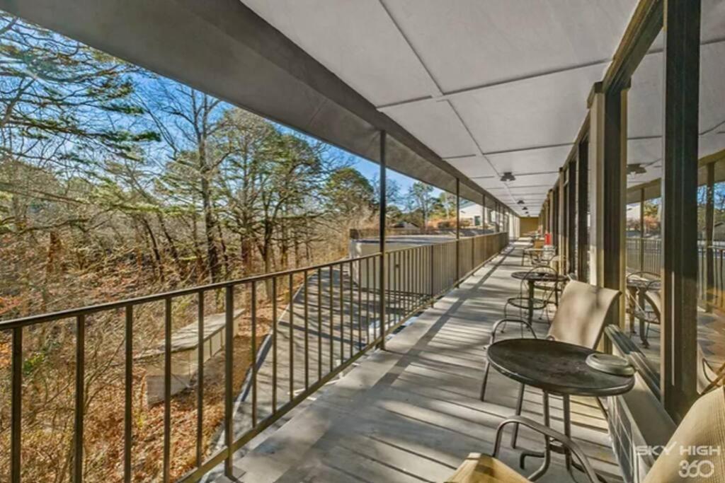Stonegate Lodge King Bed Wifi 50 In Roku Tv Salt Water Pool Room # 101 Eureka Springs Bagian luar foto