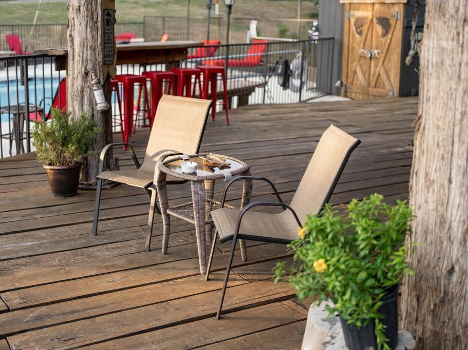 Stonegate Lodge King Bed Wifi 50 In Roku Tv Salt Water Pool Room # 101 Eureka Springs Bagian luar foto