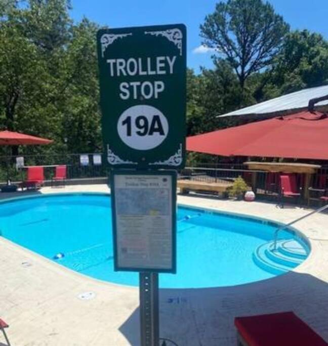 Stonegate Lodge King Bed Wifi 50 In Roku Tv Salt Water Pool Room # 101 Eureka Springs Bagian luar foto