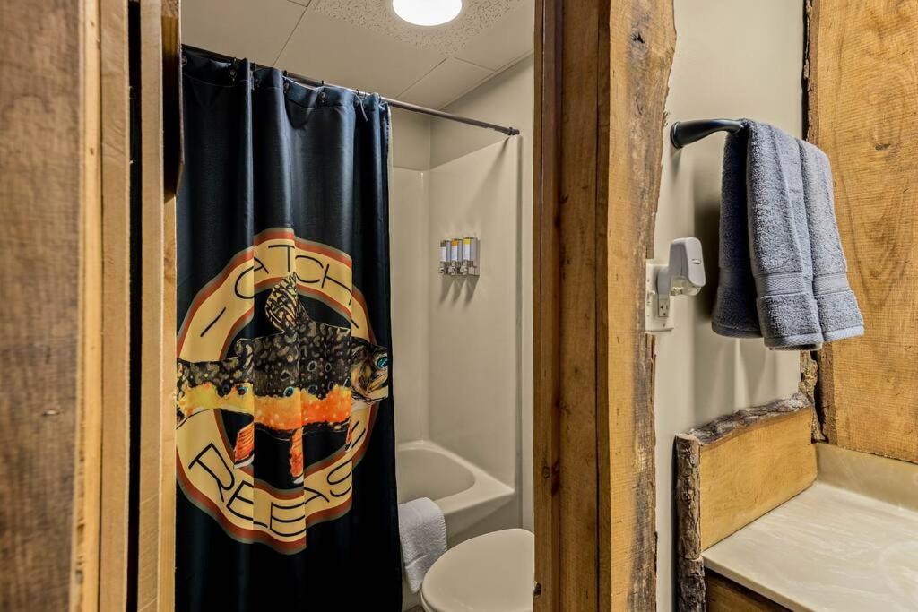 Stonegate Lodge King Bed Wifi 50 In Roku Tv Salt Water Pool Room # 101 Eureka Springs Bagian luar foto