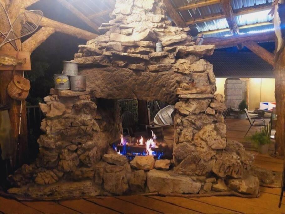 Stonegate Lodge King Bed Wifi 50 In Roku Tv Salt Water Pool Room # 101 Eureka Springs Bagian luar foto
