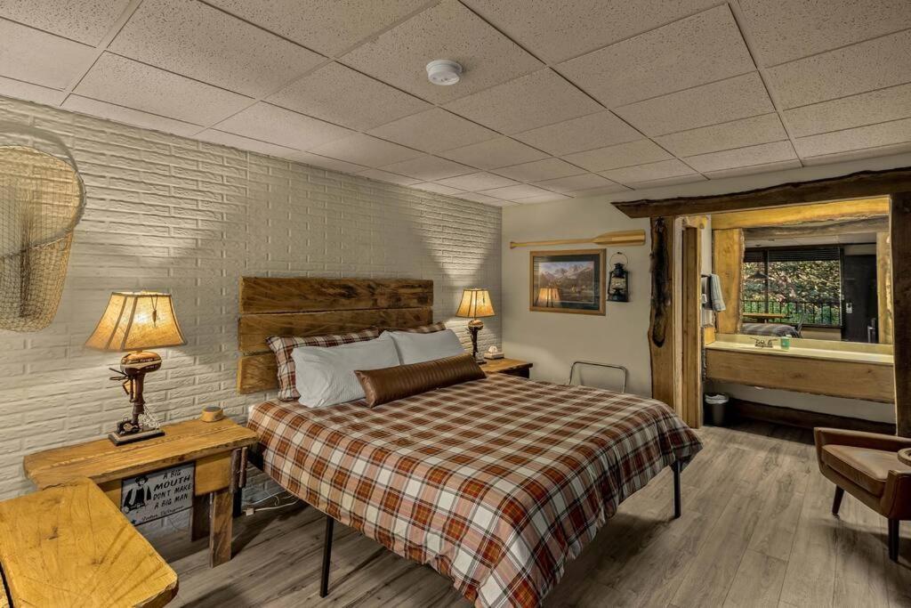 Stonegate Lodge King Bed Wifi 50 In Roku Tv Salt Water Pool Room # 101 Eureka Springs Bagian luar foto